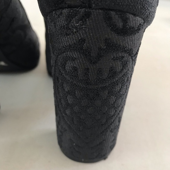 Nine West Tapestry Stacked Heel Pumps - Picture 7 of 8